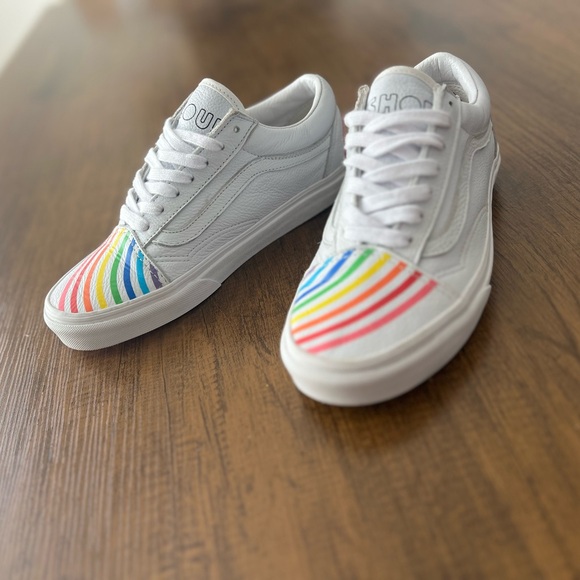 Brand new - just sat in my closet 
Womens size 7.5 
No box - Picture 4 of 6